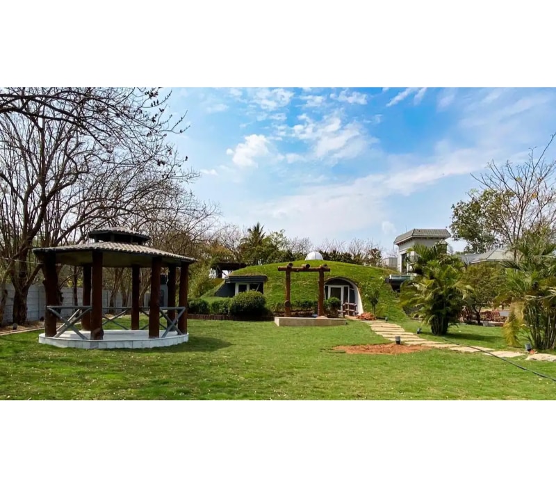 6 BHK Luxury Villa Lounge with Pool and Garden - Tap to explore photos