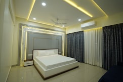 Modern Luxury AC Homestay nr. Airport | Fast WiFi, Ramtek