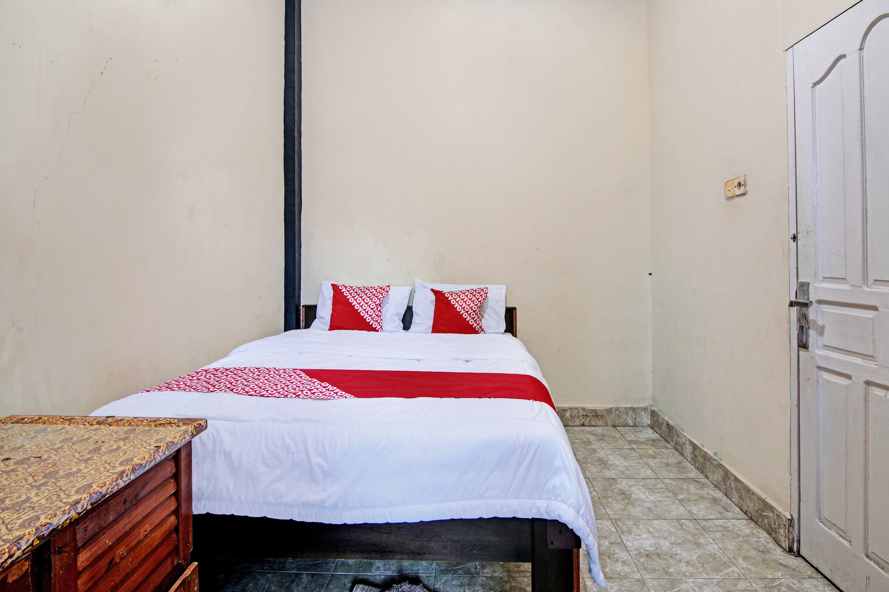 OYO 92591 Wisma Pangestu Syariah - Tap to explore photos