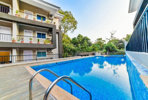 Sparkling 2bhk apartment with Pool, wi-fi, parking