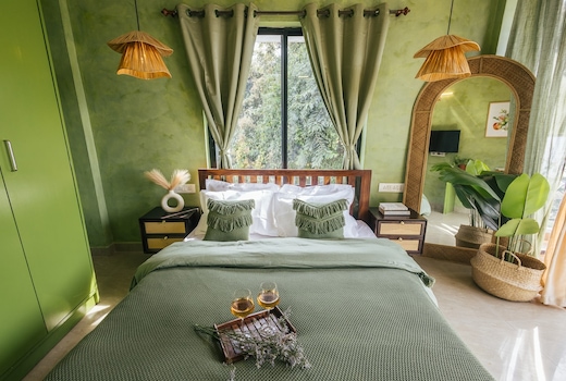 The Tropical Home 5 mins to Beach