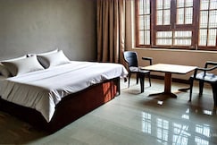 Hotel VS Grand, Bara Banki