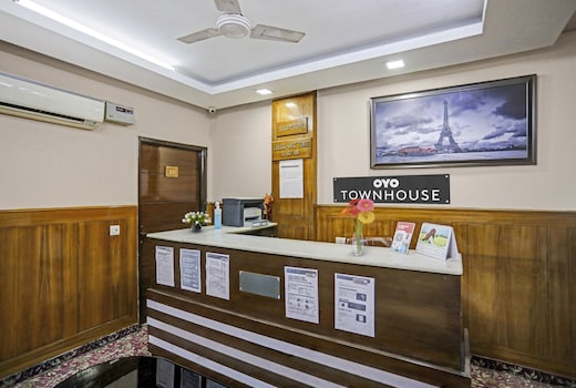 OYO Townhouse Green park Residency 3