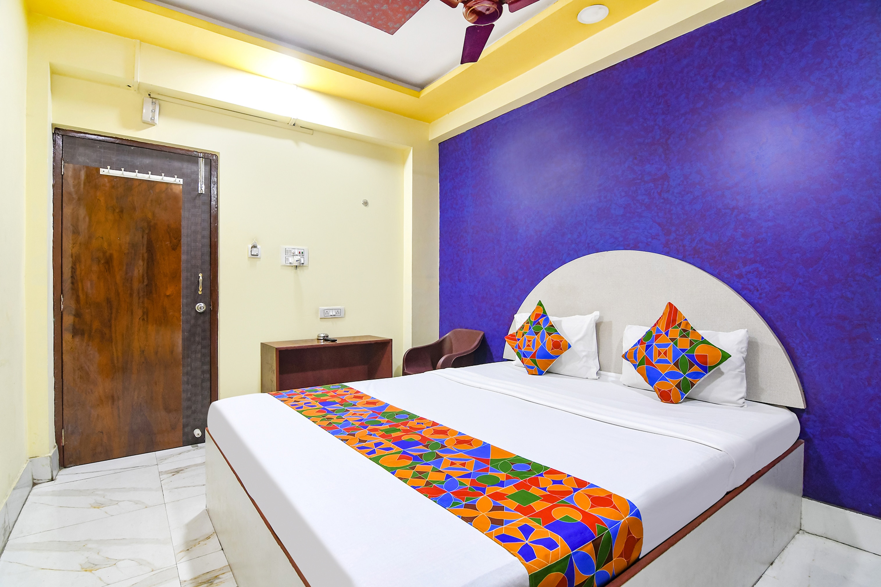 FabHotel Narayanan - Nr. Kolkata Airport - Tap to explore photos