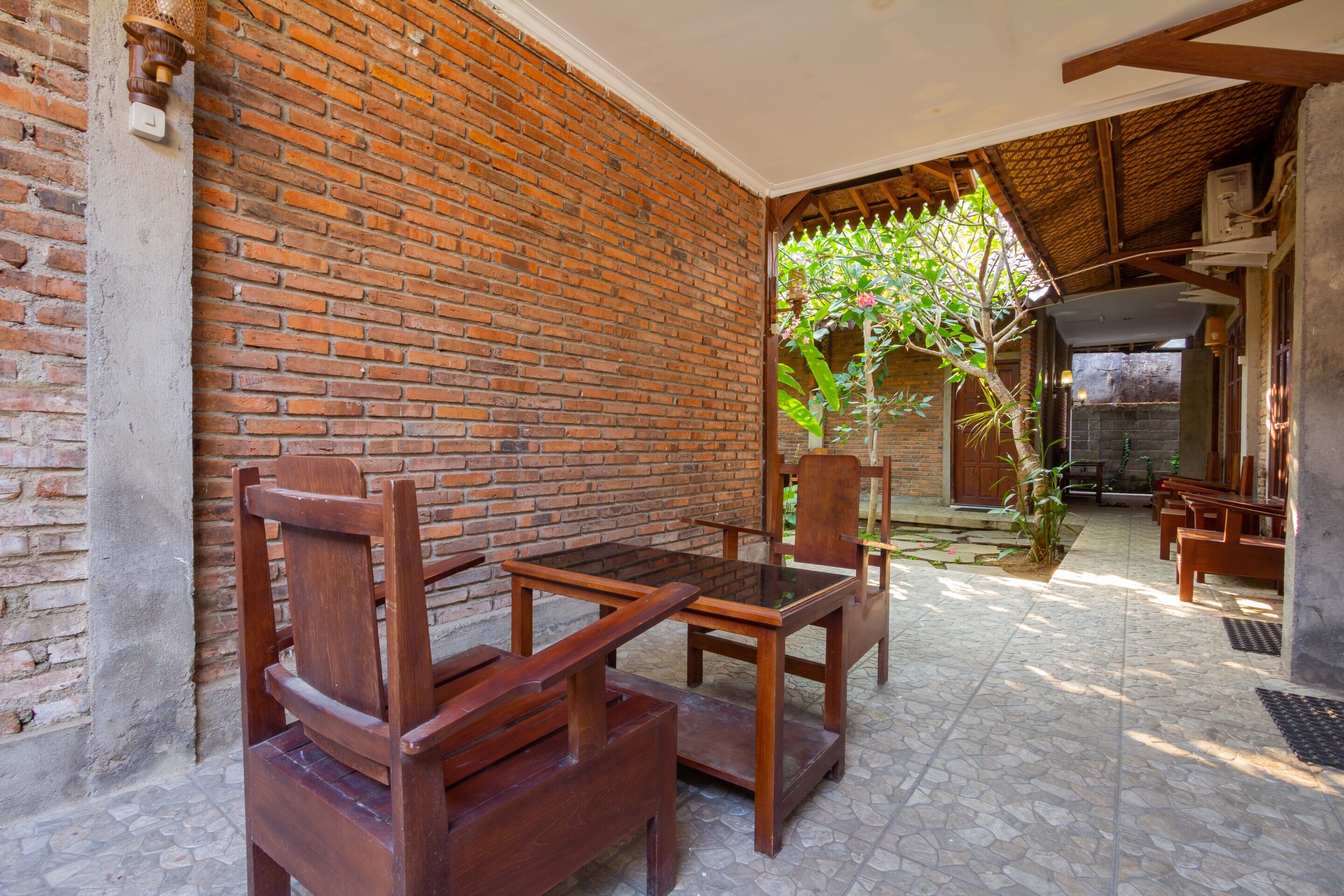 OYO 2068 Abhaya Mudra Homestay - Tap to explore photos