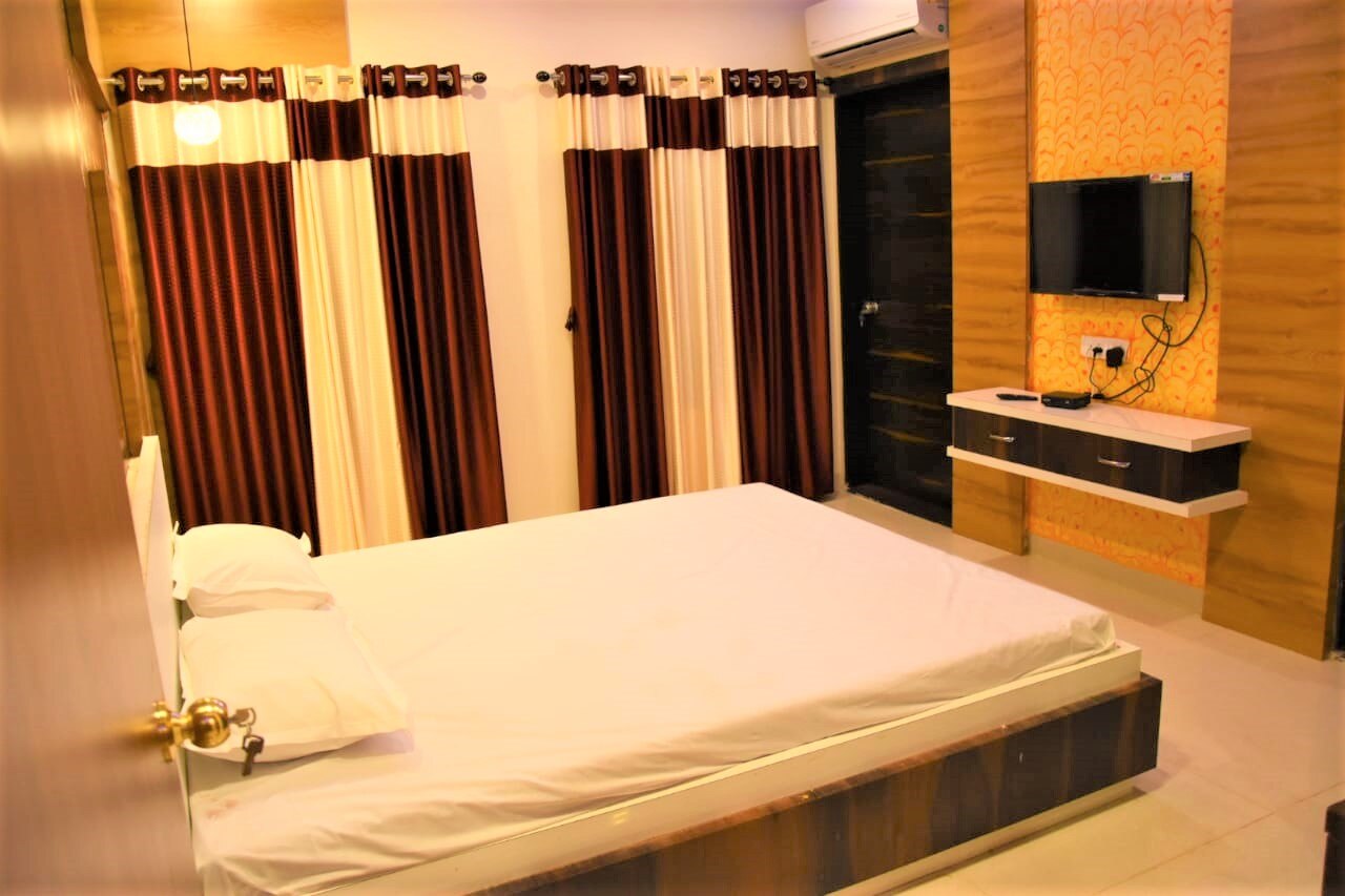 MUKTI VILLA 10BHK - Tap to explore photos