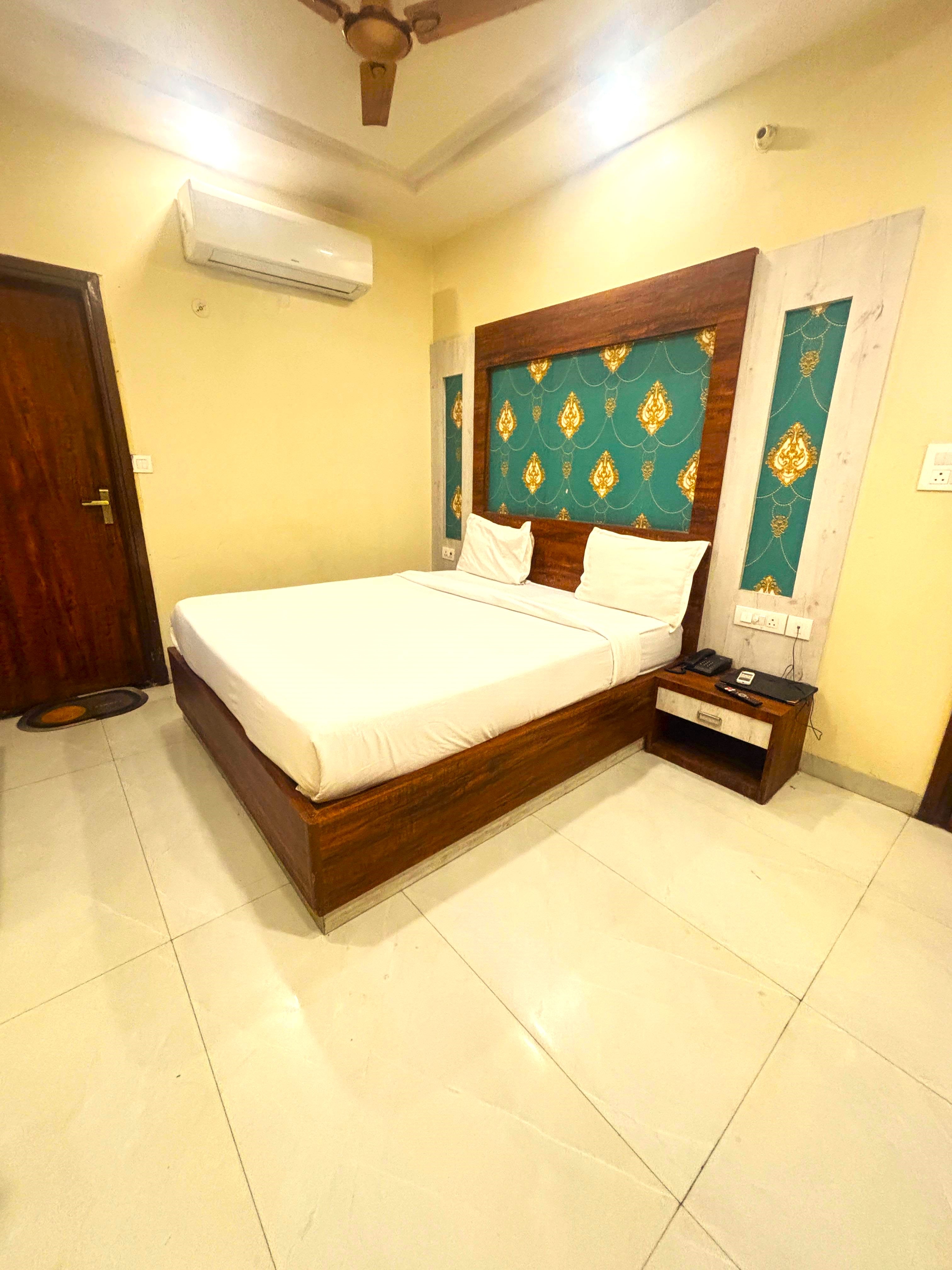 Hotel Hari Inn, - Tap to explore photos