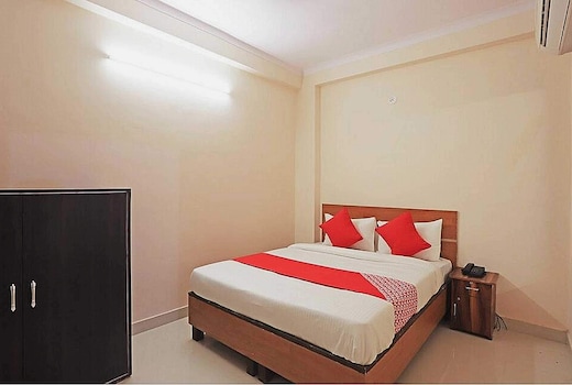 Hotel O Lal Residency