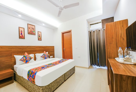 FabHotel Sparkling - Nr. Yashobhoomi Convention Centre