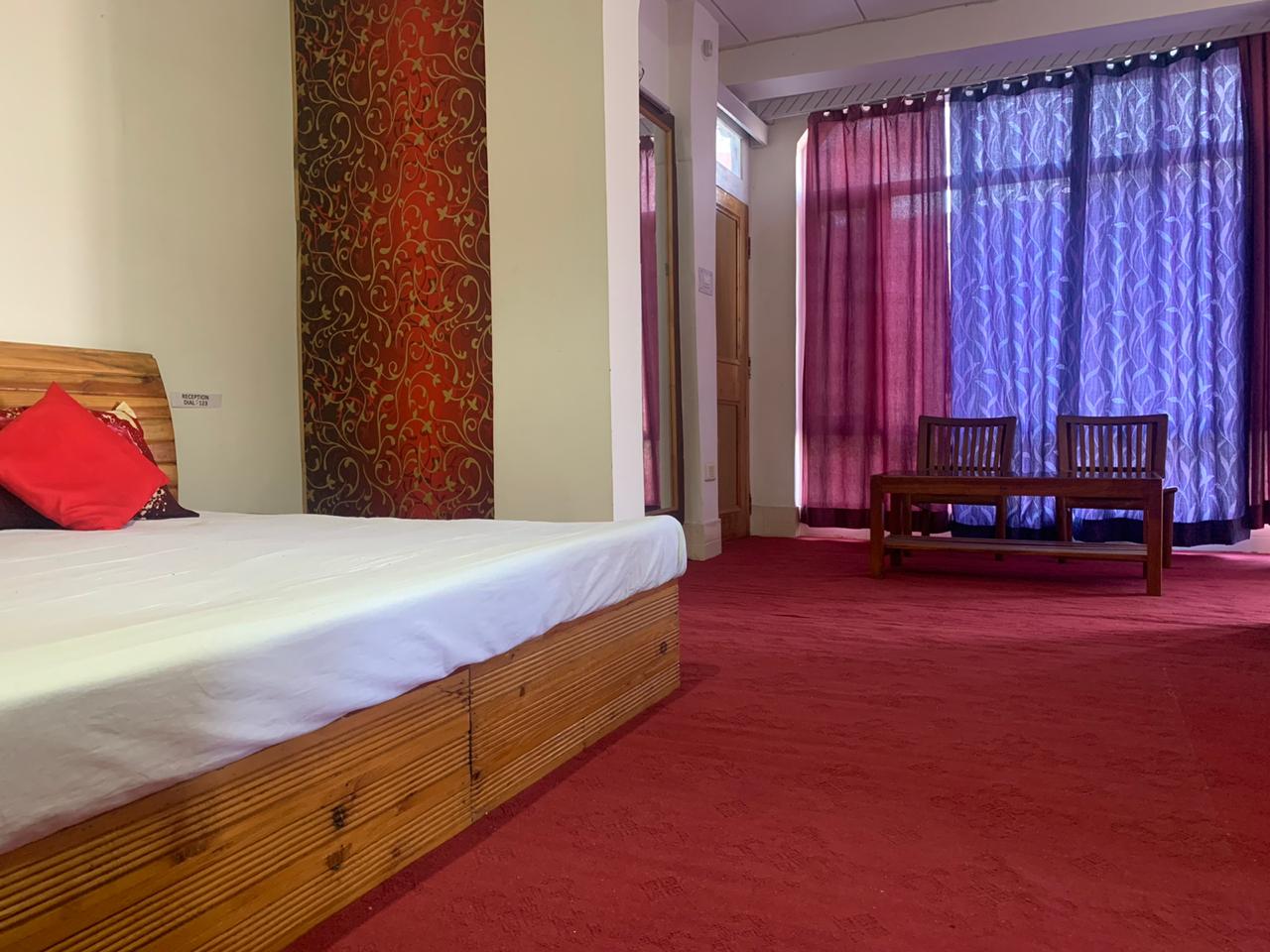Holiday Home | Rooms with Wi-Fi - Tap to explore photos