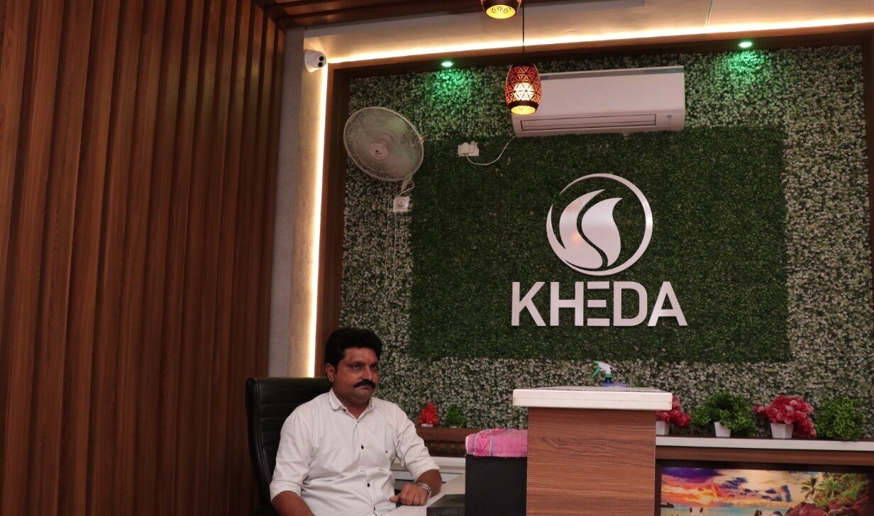 Hotel Kheda Palace - Tap to explore photos