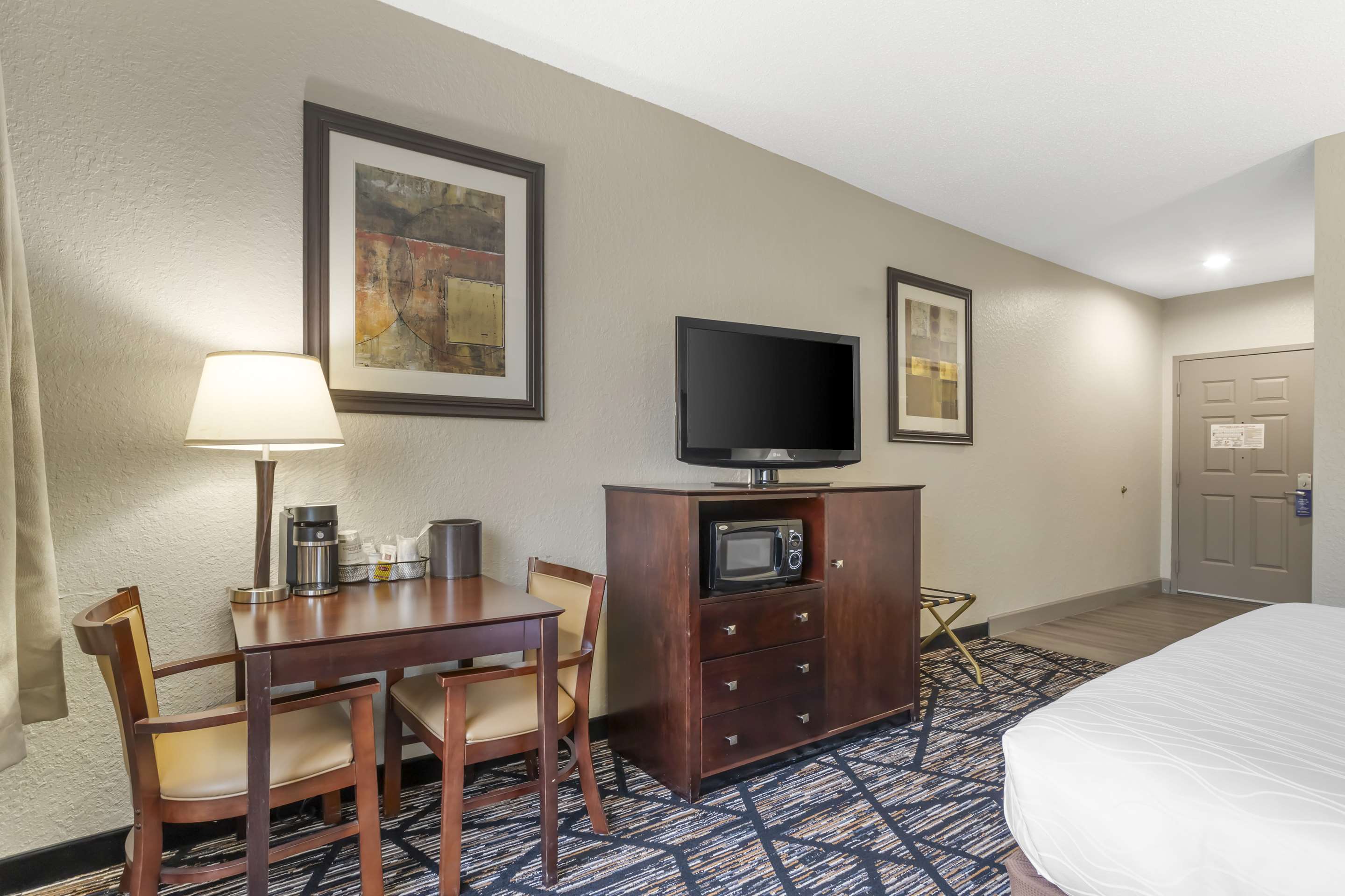 Best Western Plus Hobby Airport Inn & Suites - Tap to explore photos