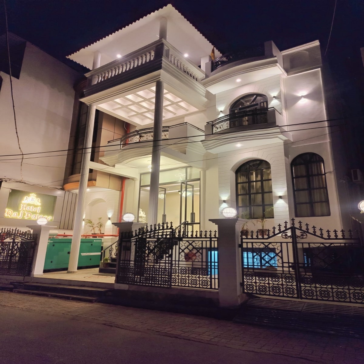 Hotel Raj Palace Lucknow - Tap to explore photos