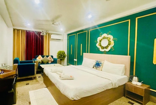 Instay One Room Apt with Home Theatre