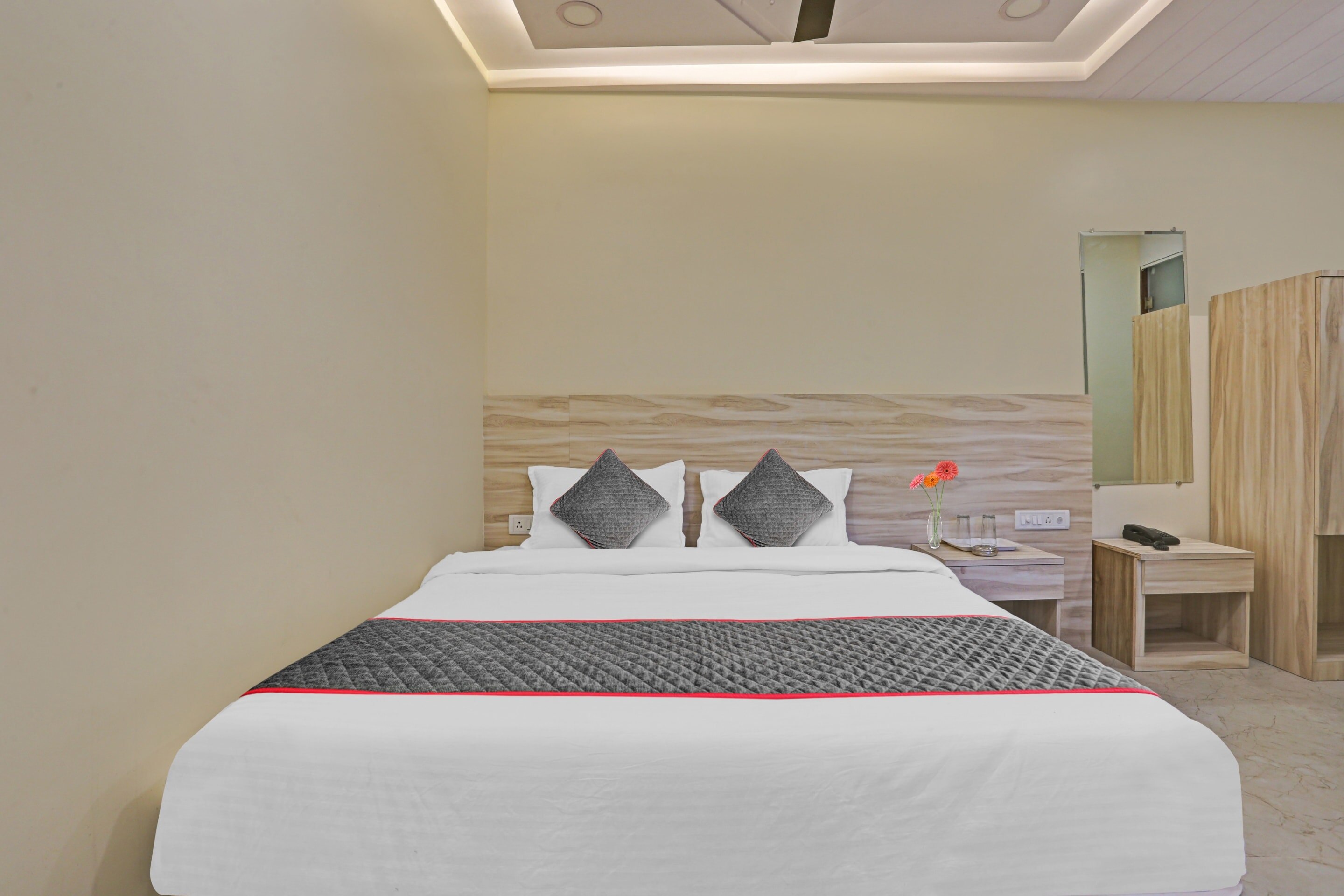 Super Hotel O Kiwi International - Tap to explore photos