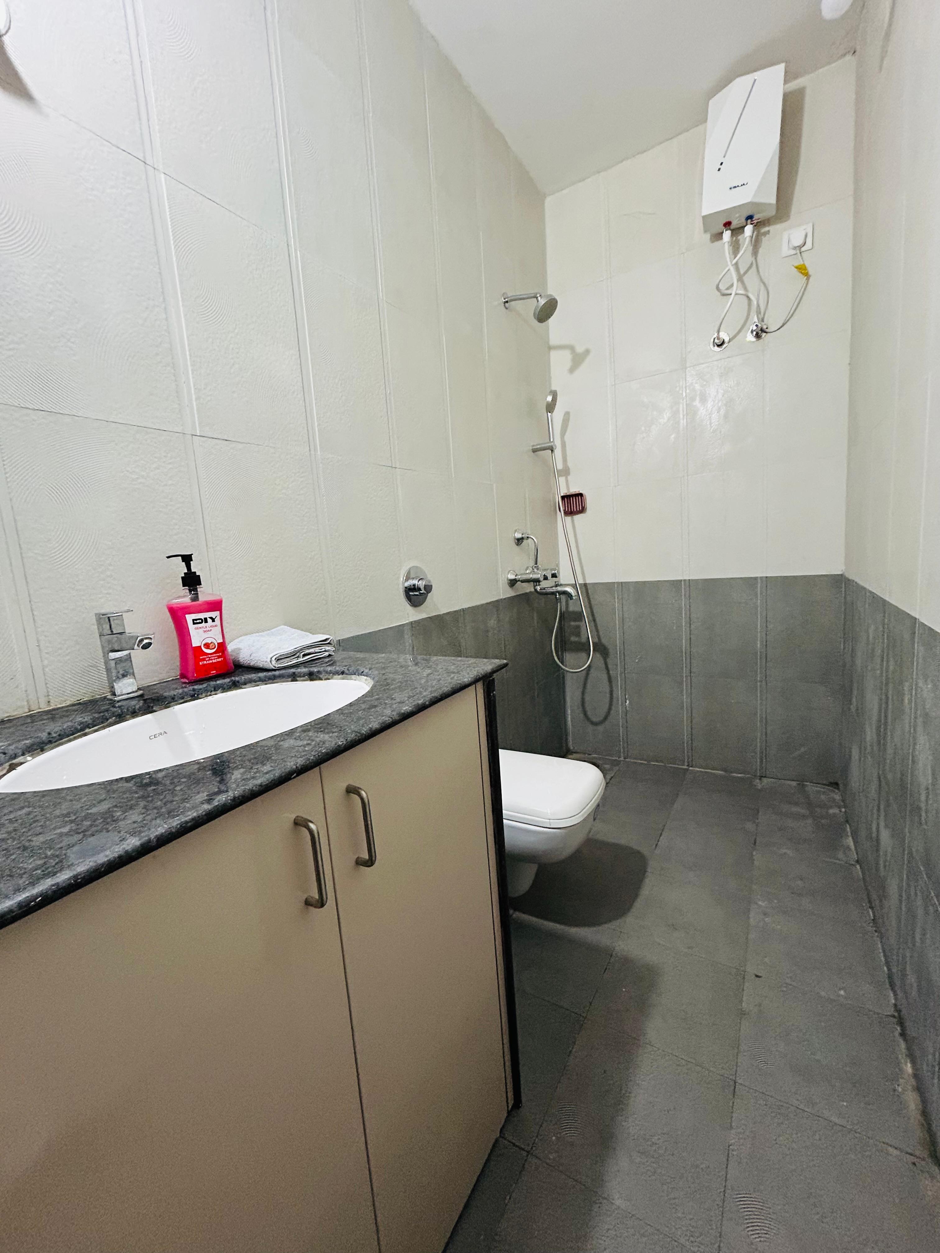 Aayansh Homestay - Tap to explore photos