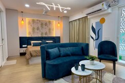 Runway Nest | 2-Min Airport | Sky Pool, Pune