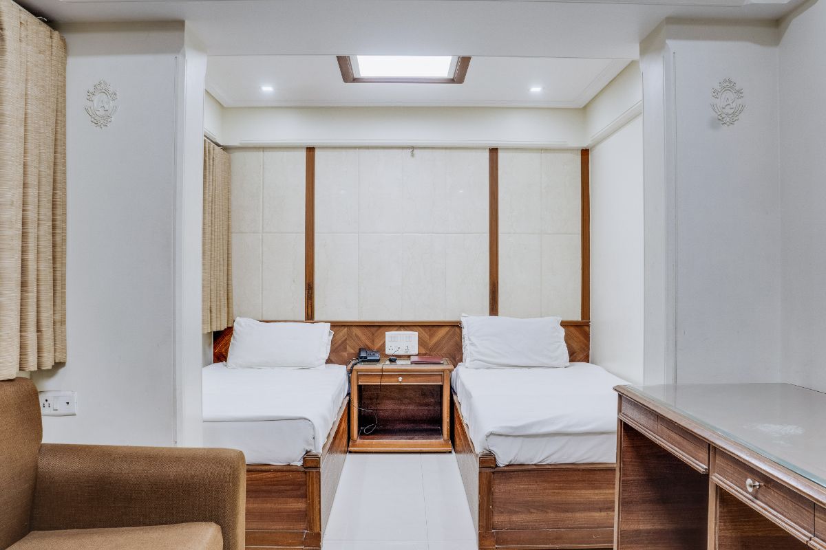Hotel Adarsh Baug