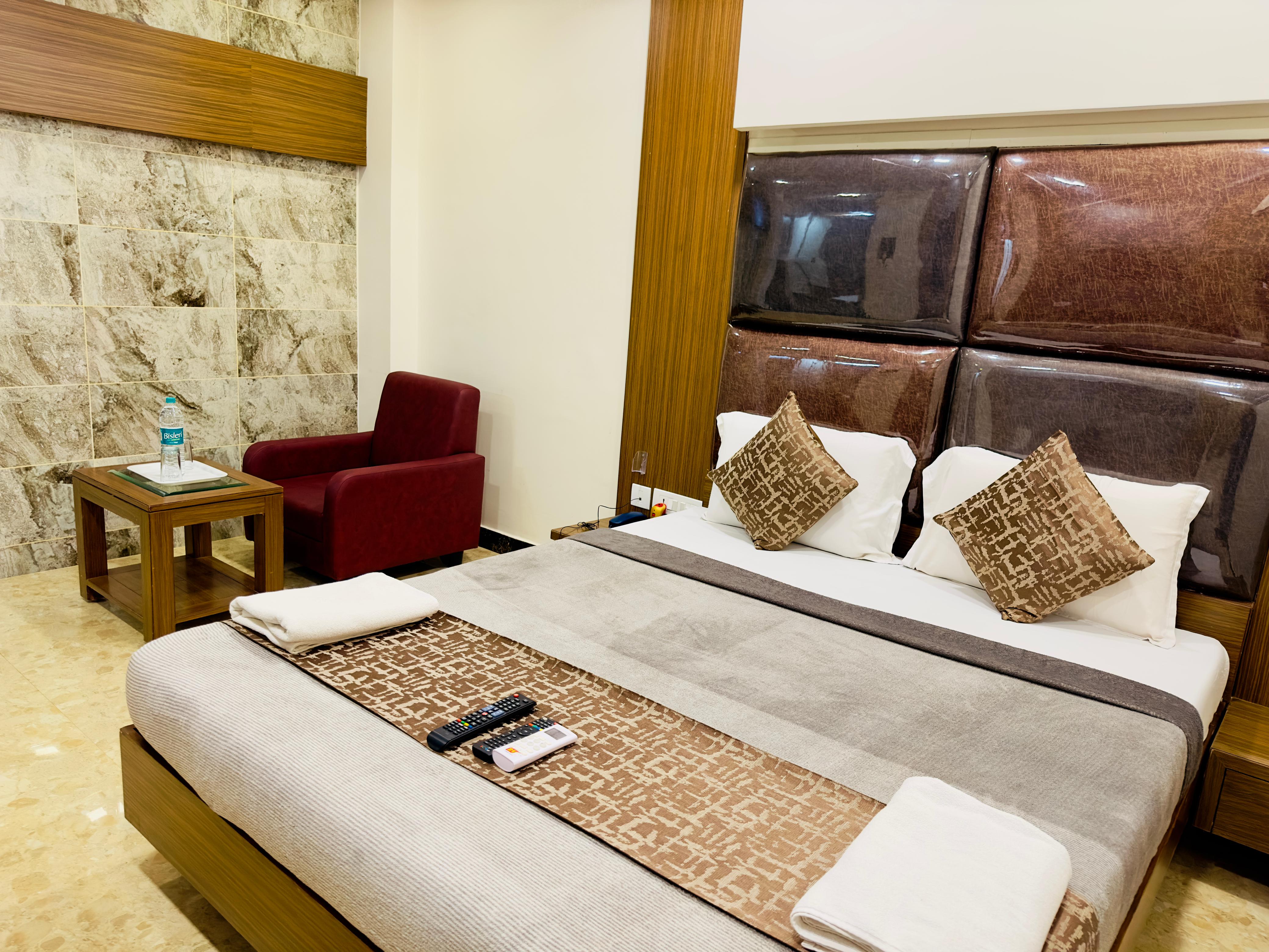 Sheraton Grande Hotel - Business Class Hotel (Near Ripon Building) - Tap to explore photos