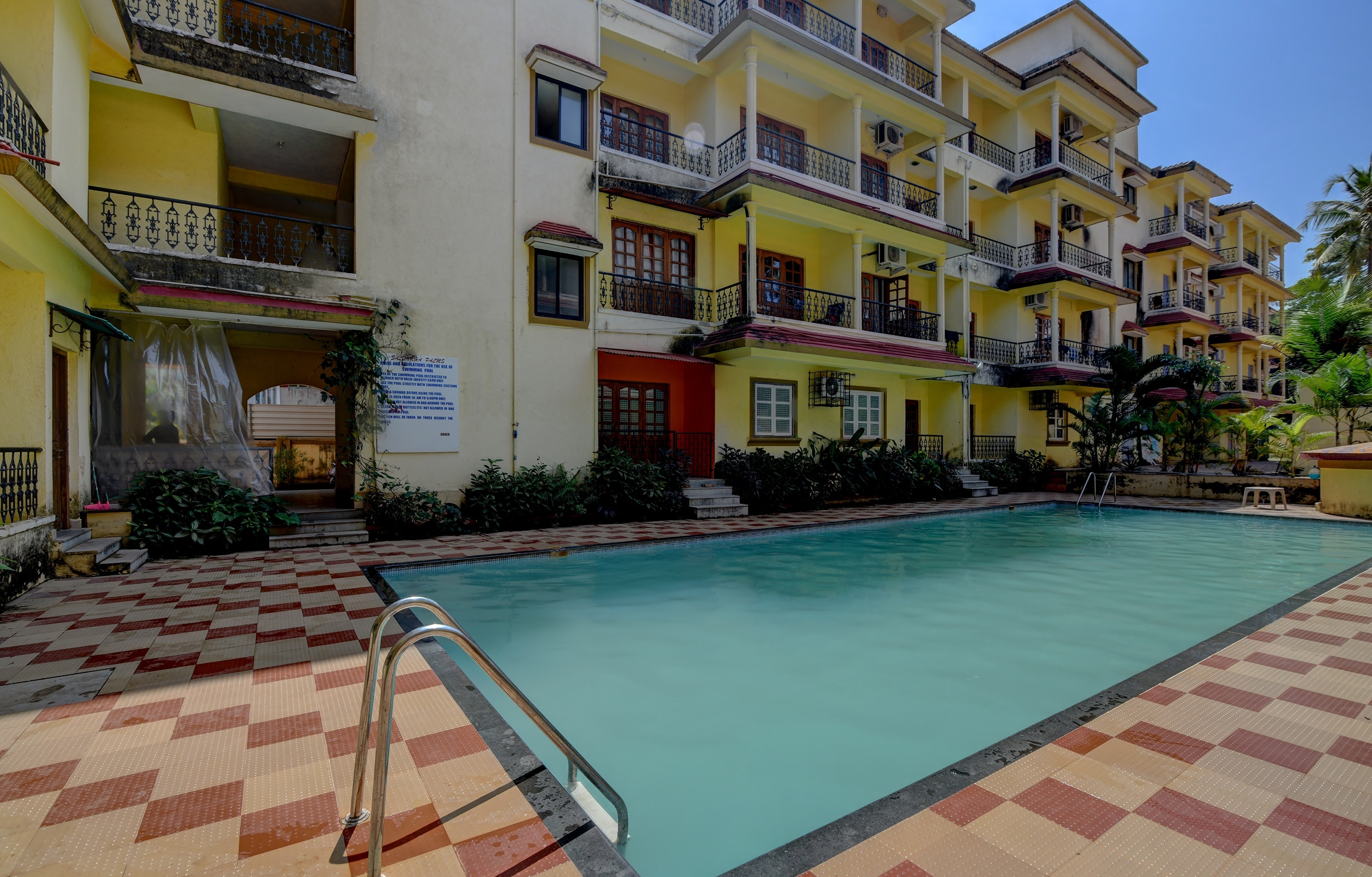 Candolim Apt Close to Beach | Homestay - Tap to explore photos
