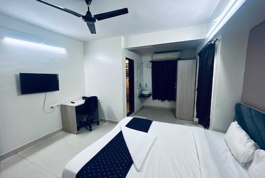 Hotel O Panchsheel Crown Ac Suites And Luxury Rooms