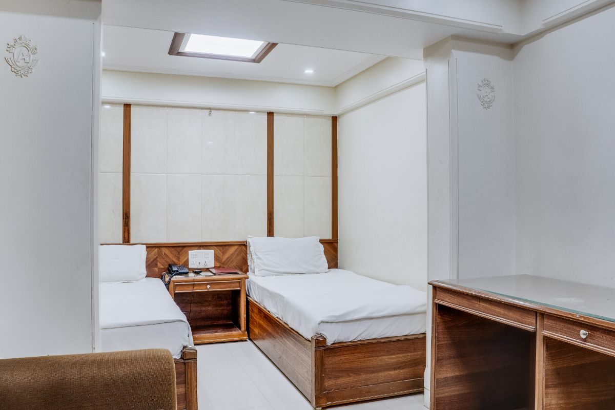 Hotel Adarsh Baug 4