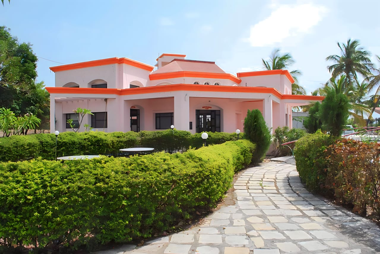 Hotel New Tarang - Tap to explore photos