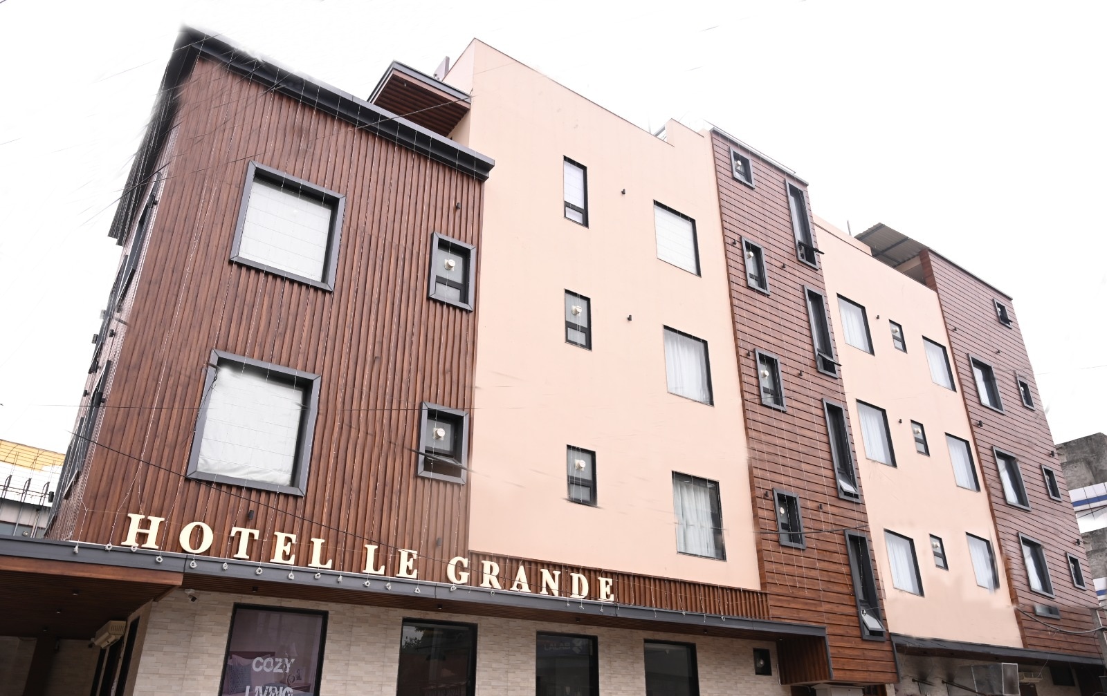HOTEL LE GRANDE - Tap to explore photos