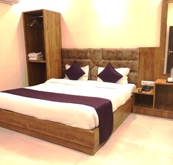 Deluxe room free parking and heater