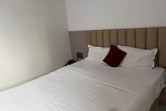 Hotel O Secure 247 Inn, Surat