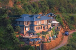 StayVista at 7 Rooms @ Mysty View, Baddi