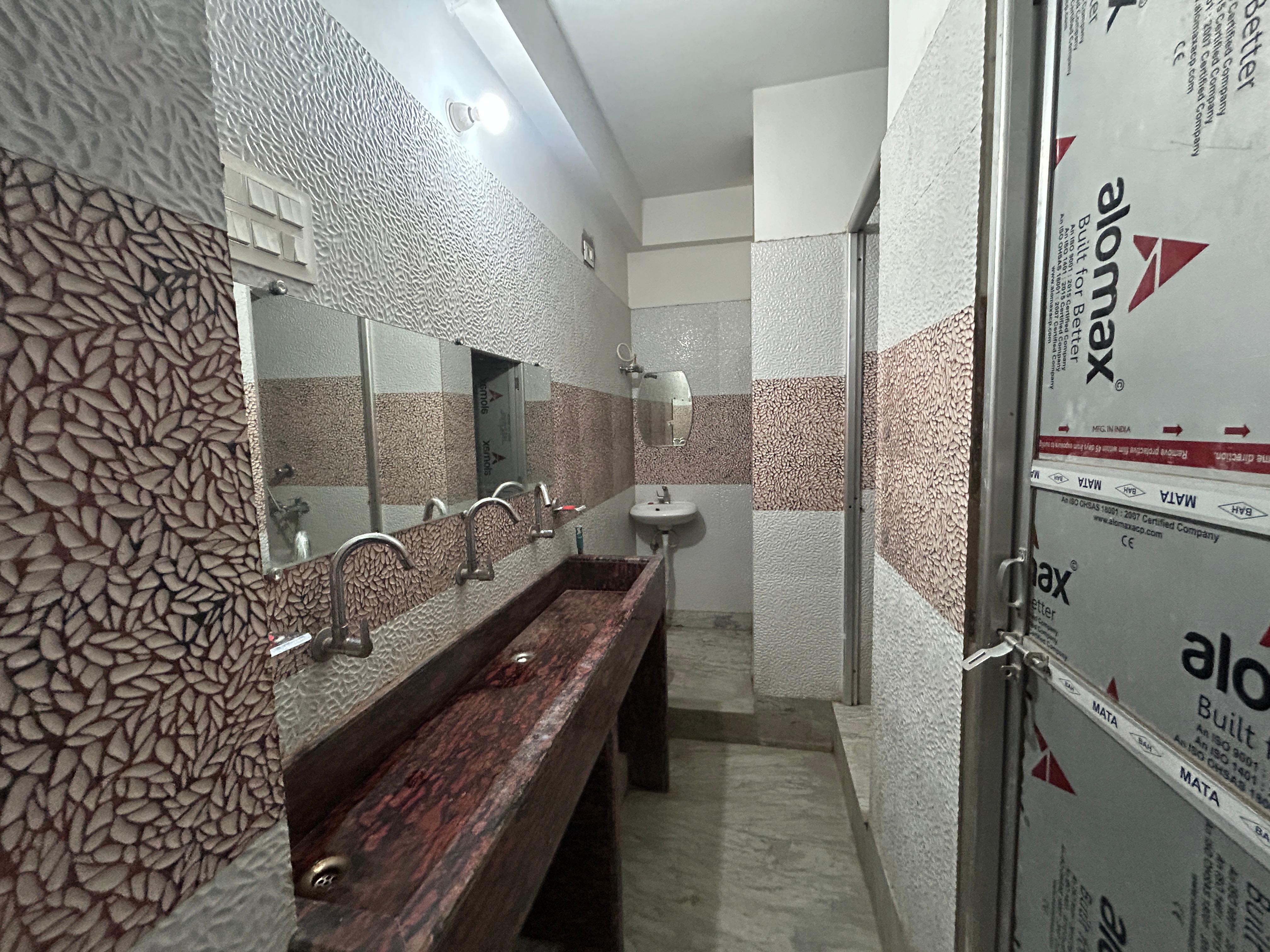 Murari Hotel & Banquet - Tap to explore photos