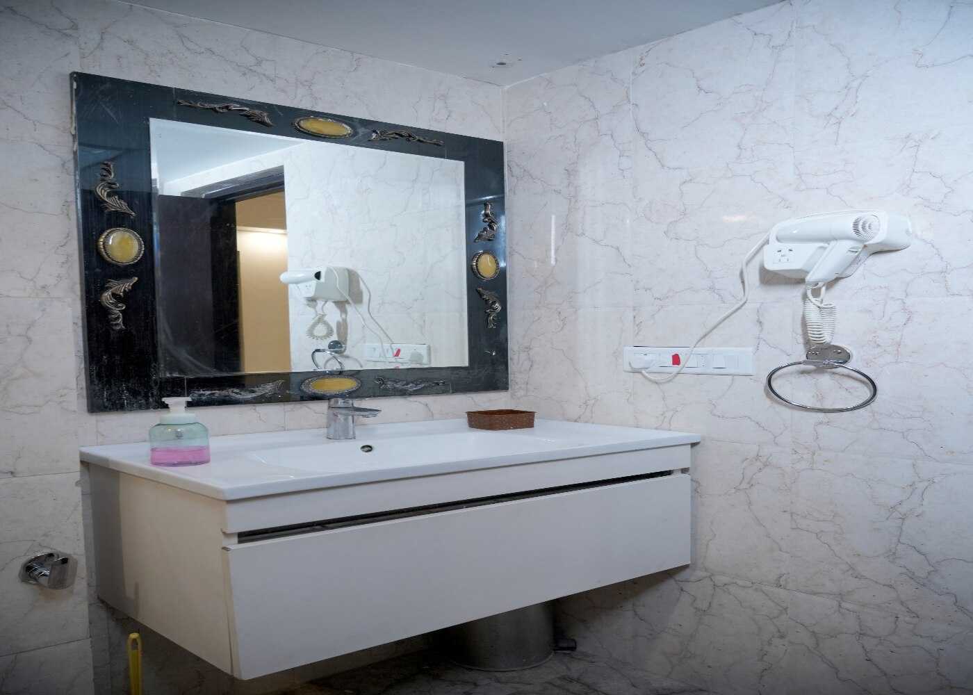 Aloha on the Ganges 2 BHK Apartment - Tap to explore photos
