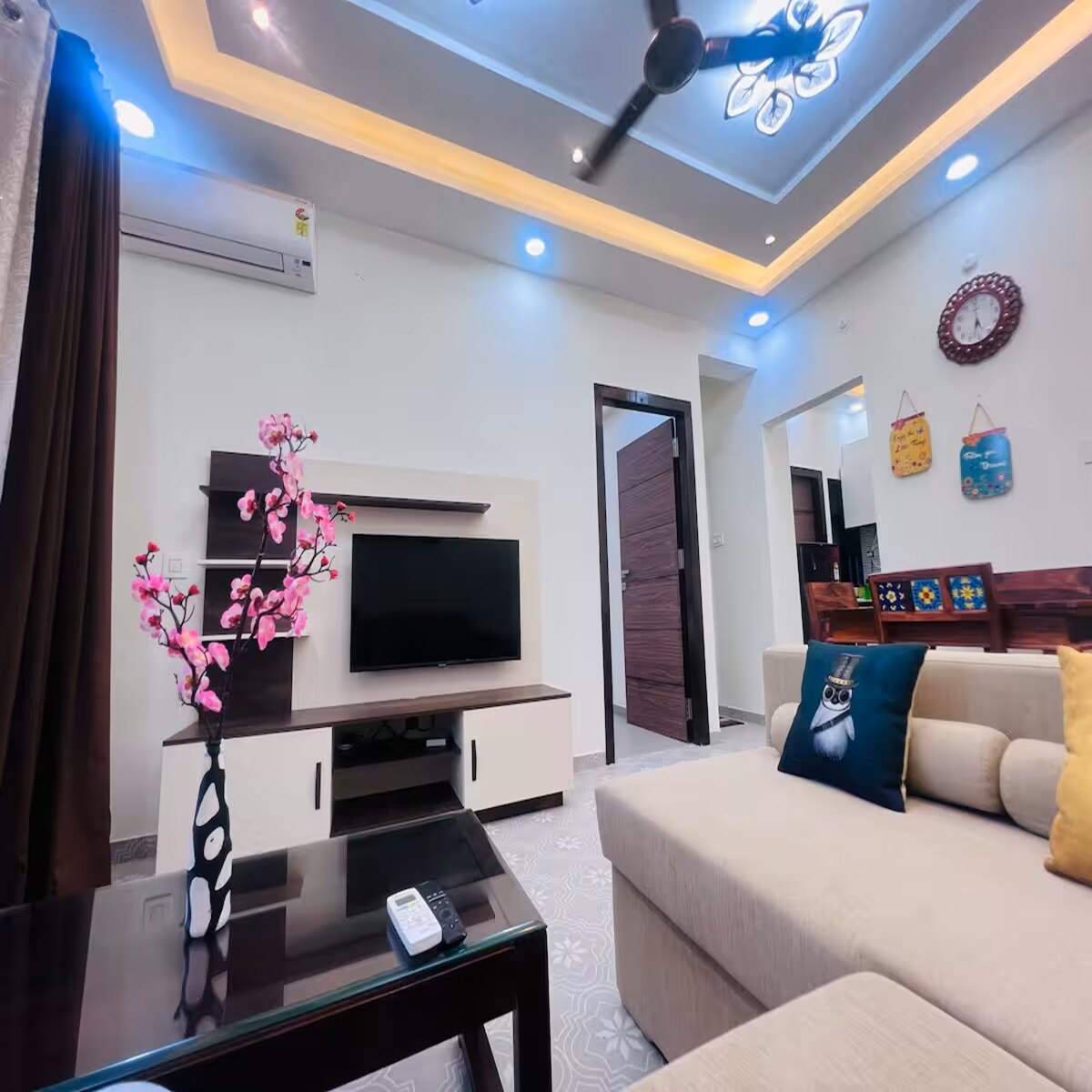 Oak by Casa Flip Luxury 1BHK in Candolim - Tap to explore photos