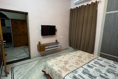 Luxury 2BHK  2 min Bus Stand  8 9 persons, Rishikesh