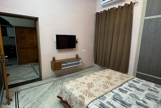 Luxury 2BHK  2 min Bus Stand  8 9 persons