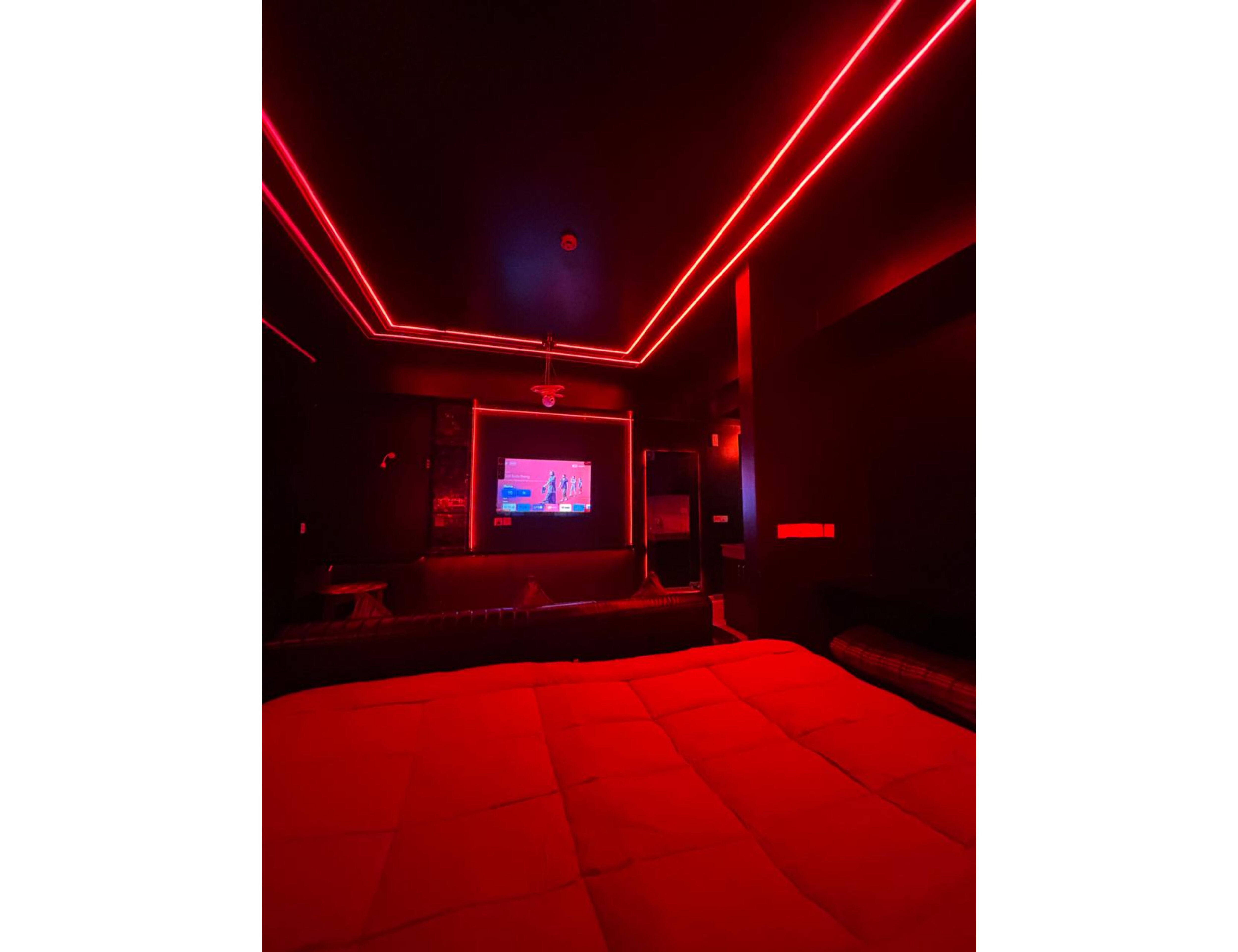 THE AMERIN - ALL BLACK Deluxe 1BHK Apartment - Tap to explore photos
