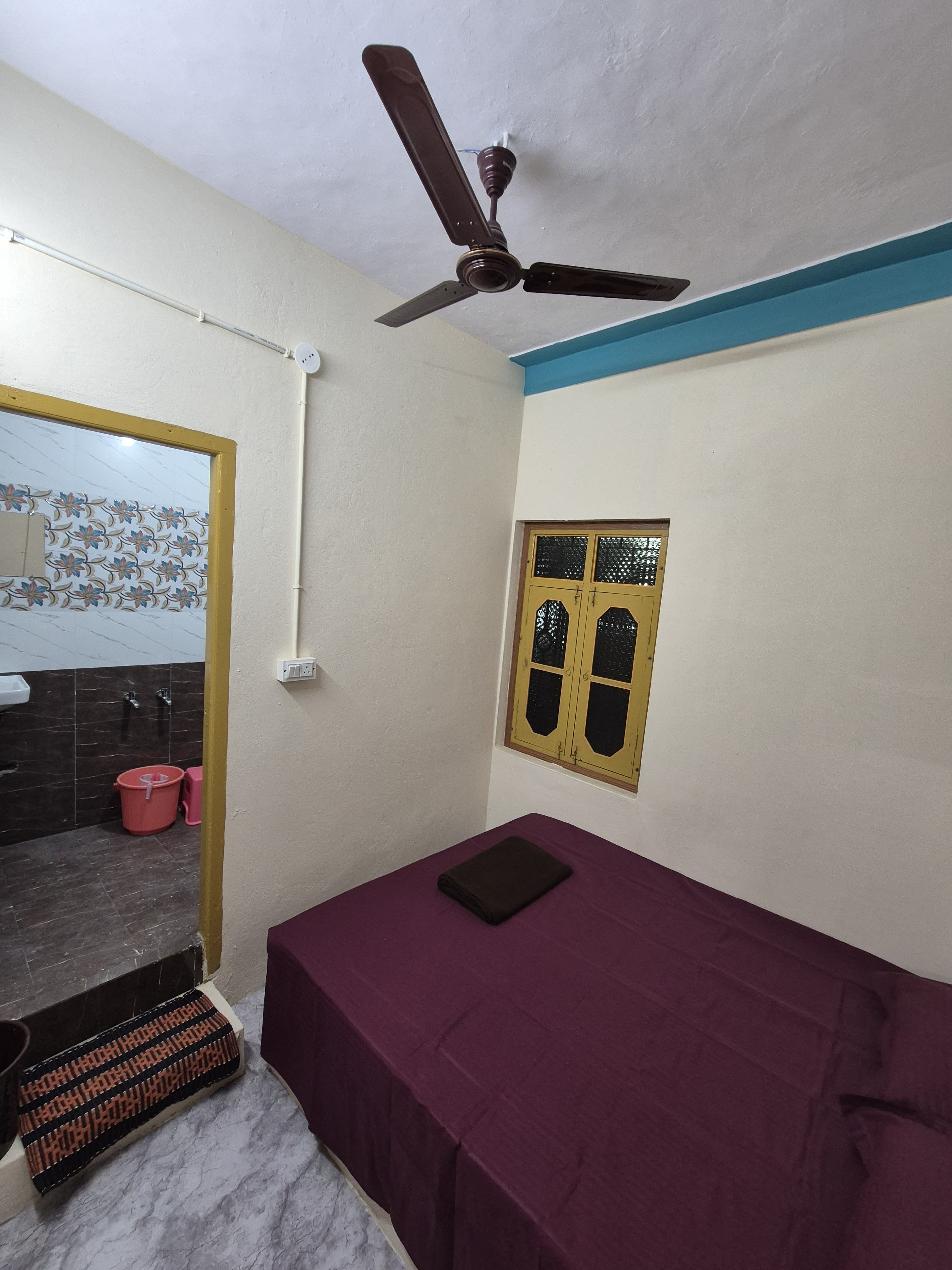 New Sri Krishna Lodge - Tap to explore photos