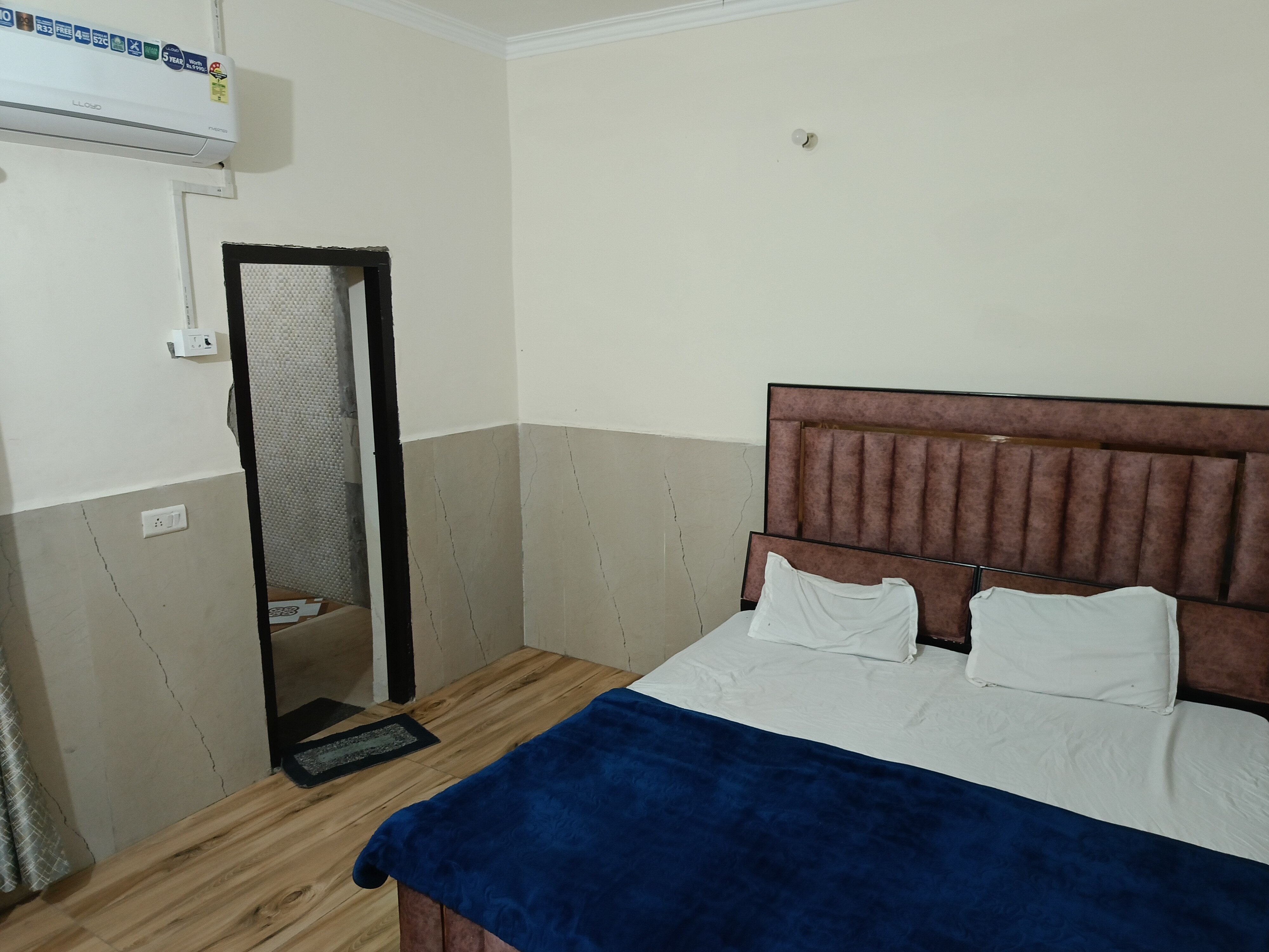 Shree Ji Inn - Tap to explore photos