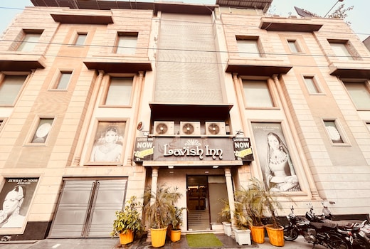 Qotel Signature Lavish Inn Rajouri Garden
