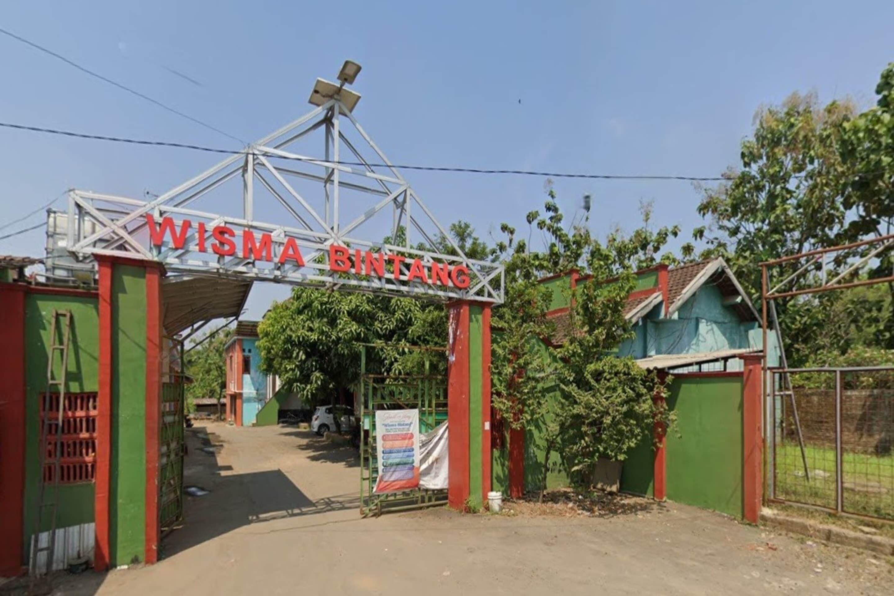 SPOT ON 93410 Wisma Bintang Jepara - Tap to explore photos
