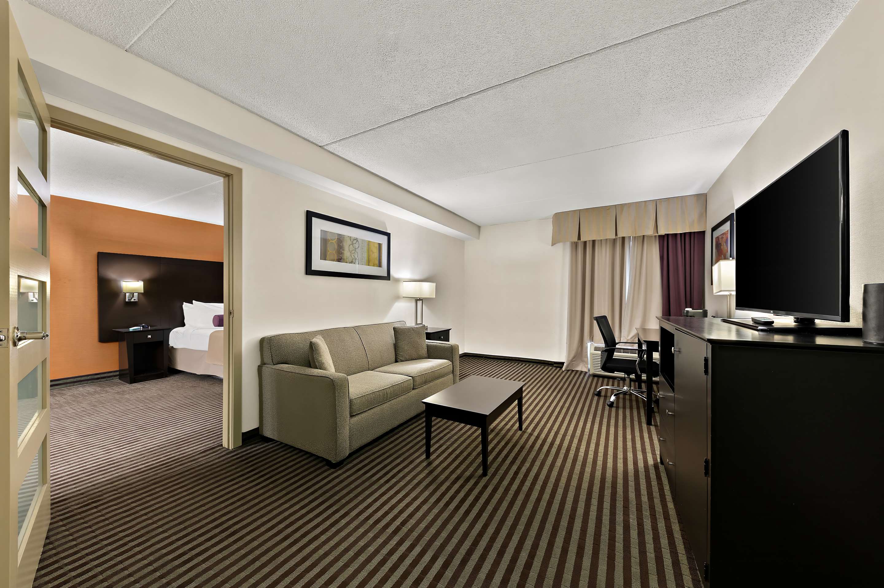 Best Western Plus Toronto North York Hotel & Suites - Tap to explore photos