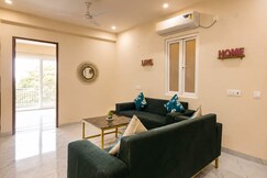 Instay 677 I 3bhk luxury Service Apartment Unitech Cyber Park, Gurgaon