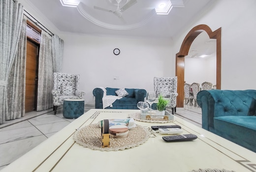 Charming 4BHK Retreat in Janakpuri