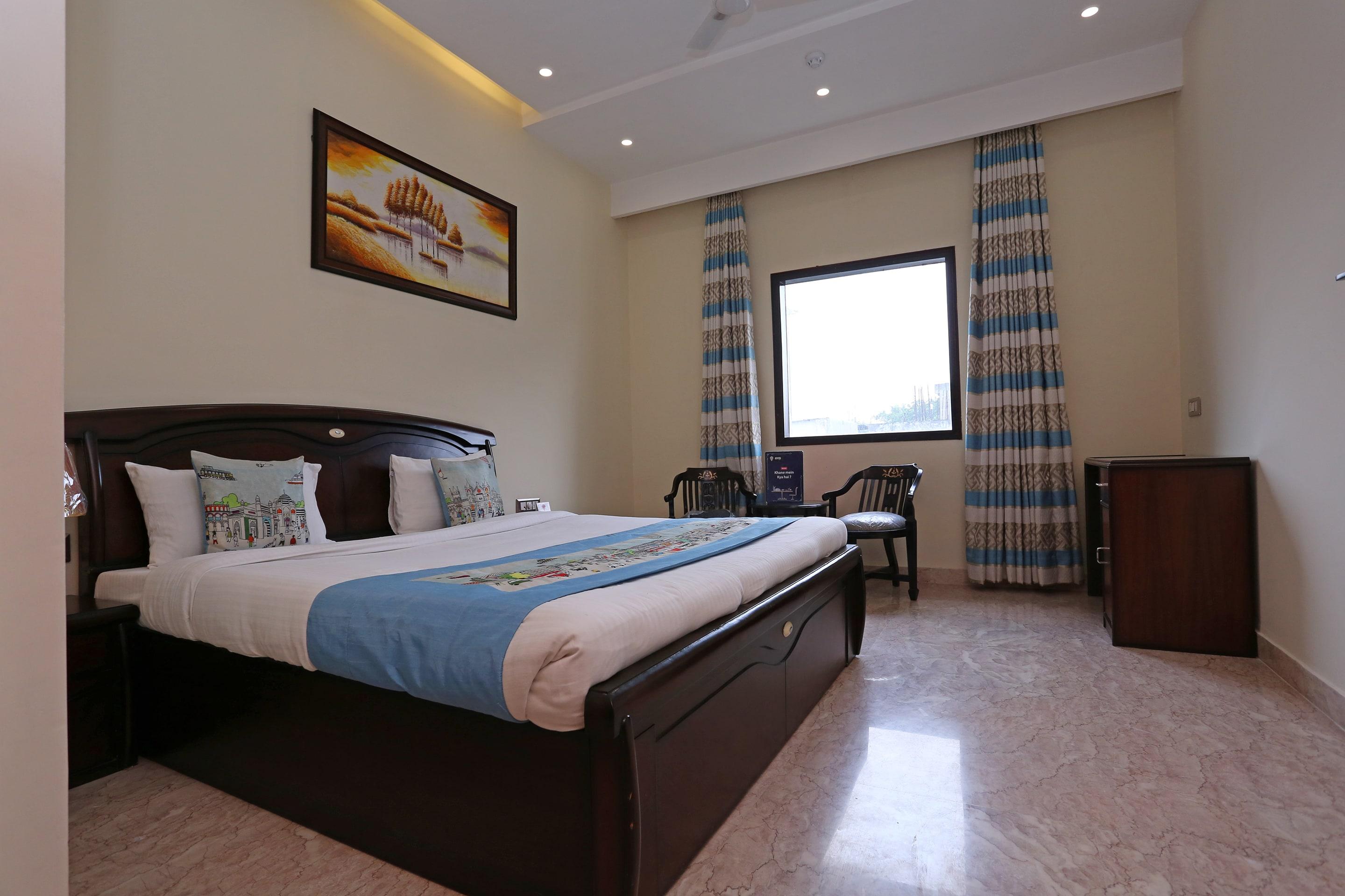 OYO Prakash Continental Near Netaji Subhash Place Metro Station - Tap to explore photos