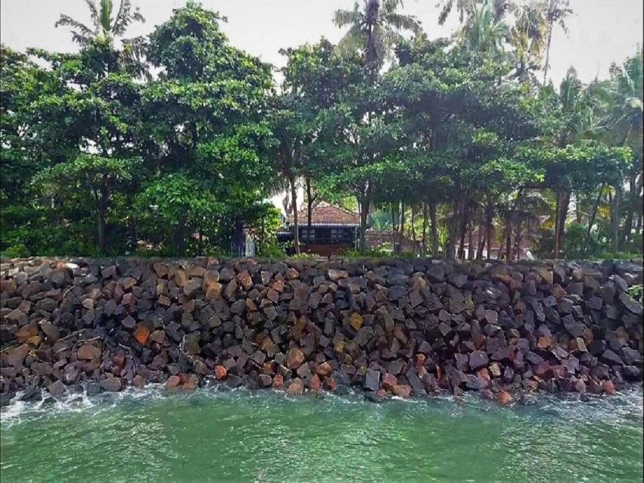 Sea Hut Home Stay | Rooms & Wi-Fi - Tap to explore photos