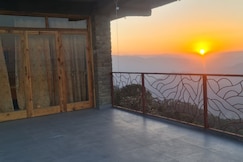 Kasar 360- Entire home, Himalayan view with fireplace, Binsar