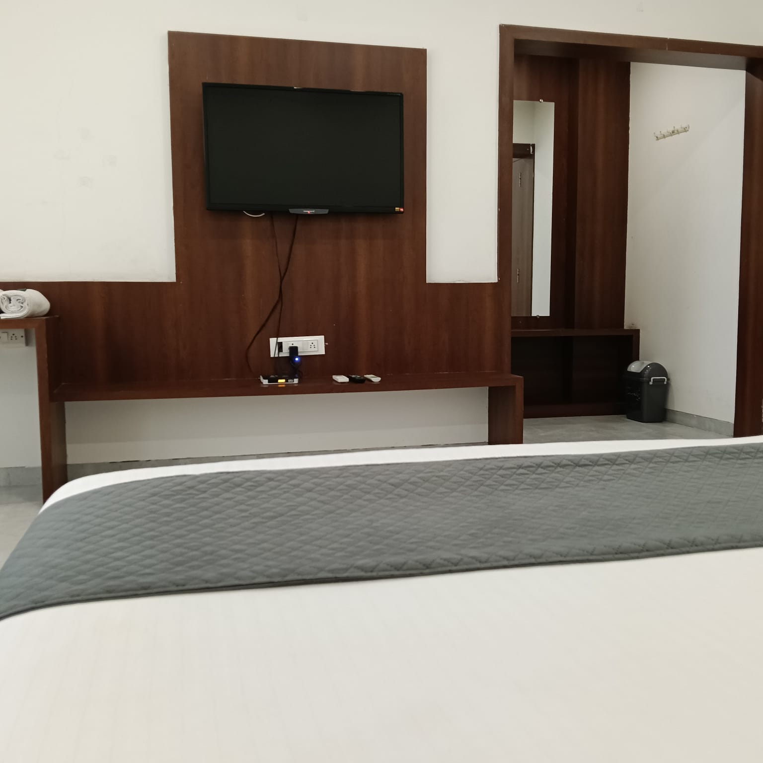 Hotel Raviera Inn 4
