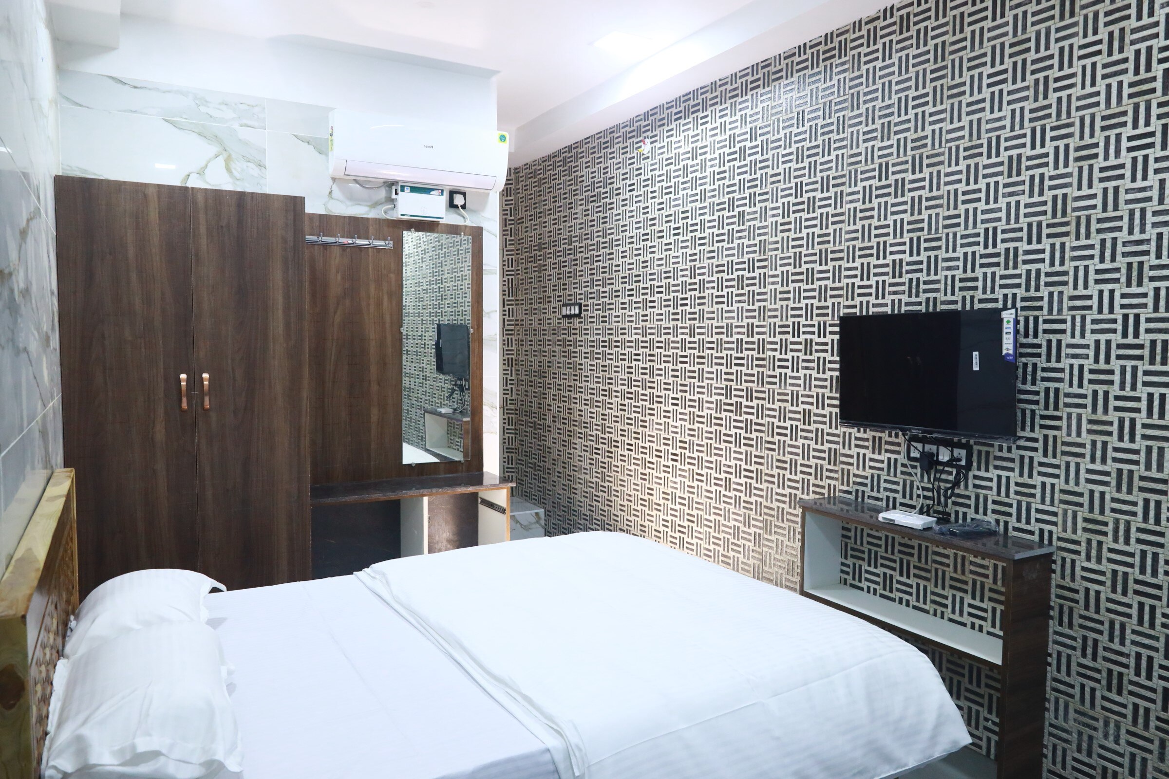 Ananda Residency - Tap to explore photos