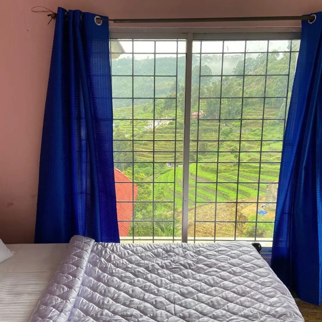 FLGHR Temple Mountain View Home Stay - Tap to explore photos